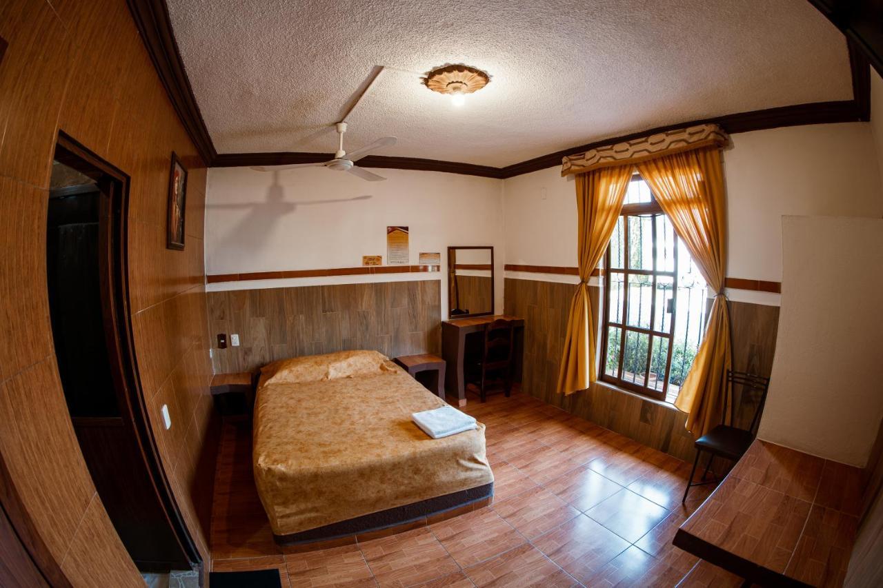 Hotel & Suites Posada Molina Куэцалан-дель-Прогресо Экстерьер фото